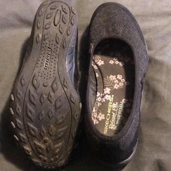 Skechers Relaxed fit slip on shoes - Picture 2 of 4